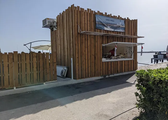 Appartement Bel T2 Climatisé Avec Piscine Et Parking à 250m De La - Fr-1-797-9 Port-la-Nouvelle