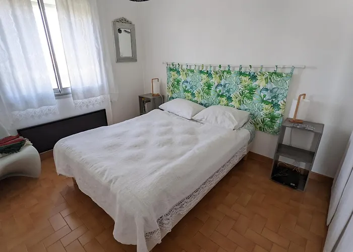 Appartement Bel T2 Climatisé Avec Piscine Et Parking à 250m De La - Fr-1-797-9