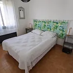 Appartement Bel T2 Climatisé Avec Piscine Et Parking à 250m De La - Fr-1-797-9